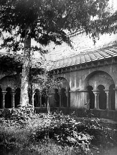 Cloître, ensemble extérieur