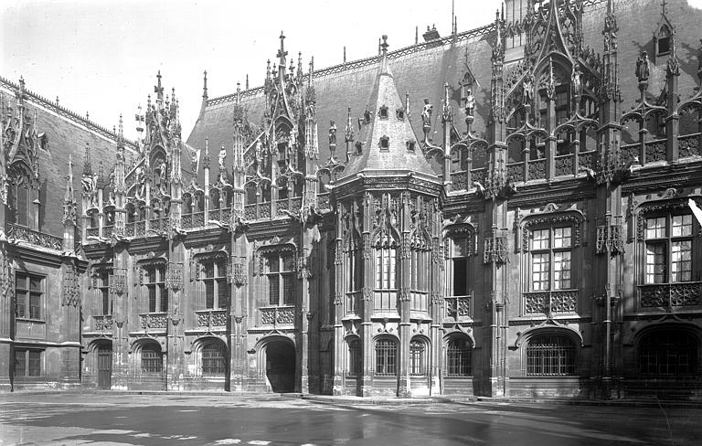 Partie sud de la façade sur cour