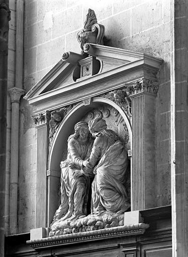 Une chapelle du bas-côté nord; sculpture groupe de la visitation