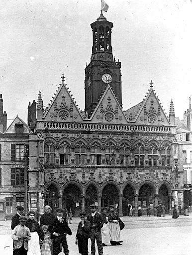 Façade sur la place