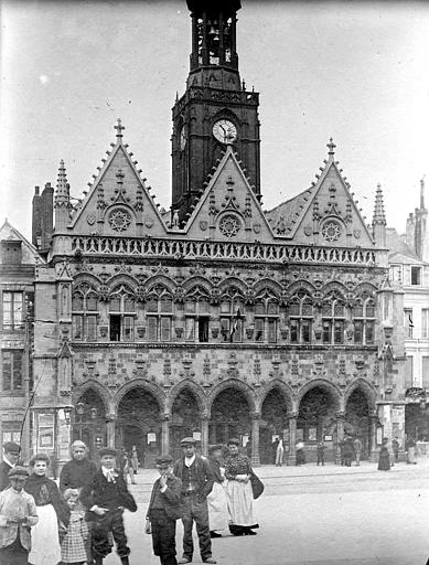 Façade sur la place