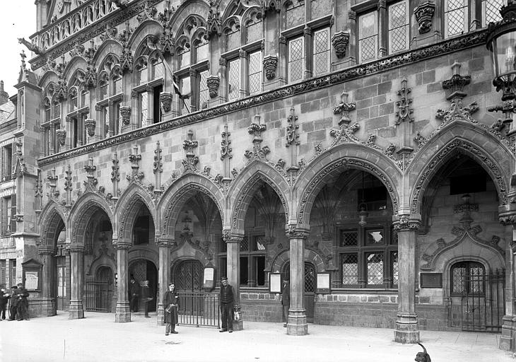 Façade, série des arcades du portique