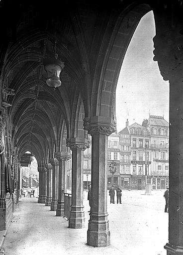 Dessous du portique ou des arcades