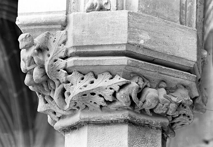 Chapiteau de la colonnade extérieure