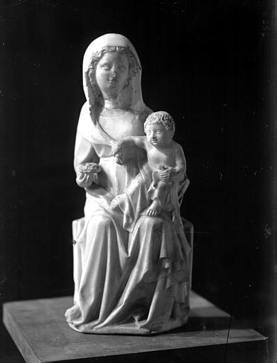 Statuette: La Vierge assise et l'Enfant, h. 0,20 m