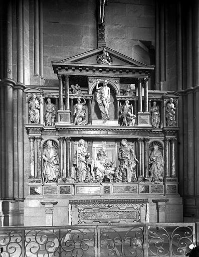 Transept sud et bas-côté du choeur, retable; Pietà et Ascension