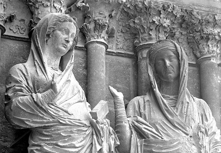 Façade ouest, bustes des statues du groupe de la Visitation