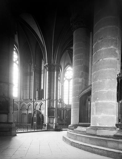 Intérieur, déambulatoire du choeur