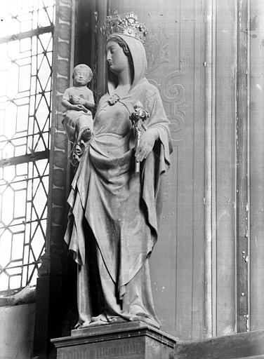 Chapelle Sainte-Geneviève, côté sud-est; La Vierge et l'Enfant