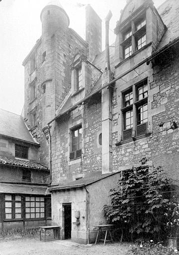 Bâtiment sur cour