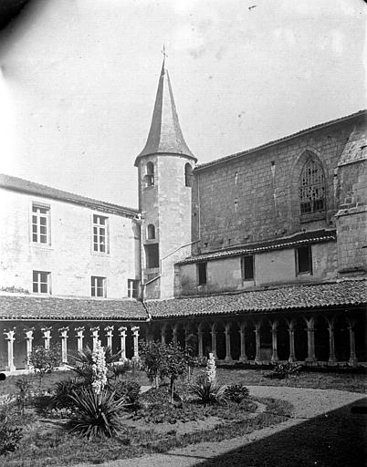 Cour et cloître