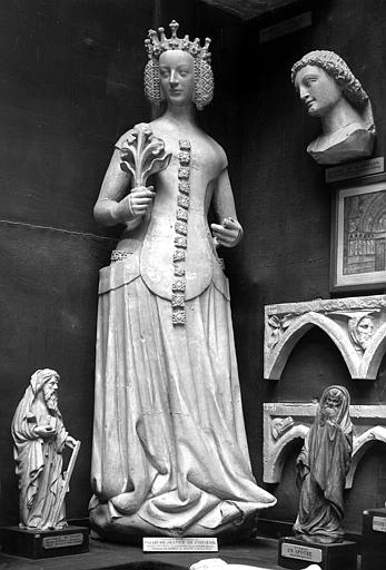 Statue représentant Isabeau de Bavière ou Jeanne d'Armagnac