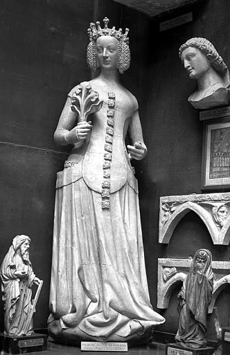 Statue représentant Isabeau de Bavière ou Jeanne d'Armagnac