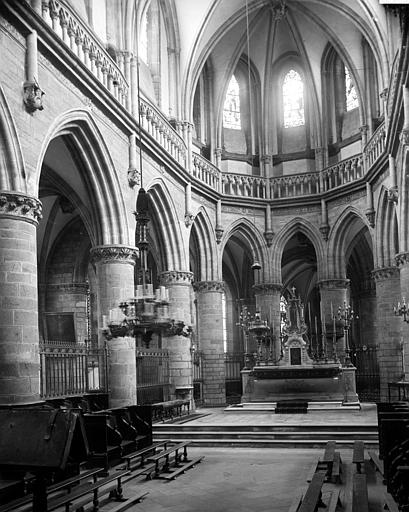 Vue intérieure du choeur