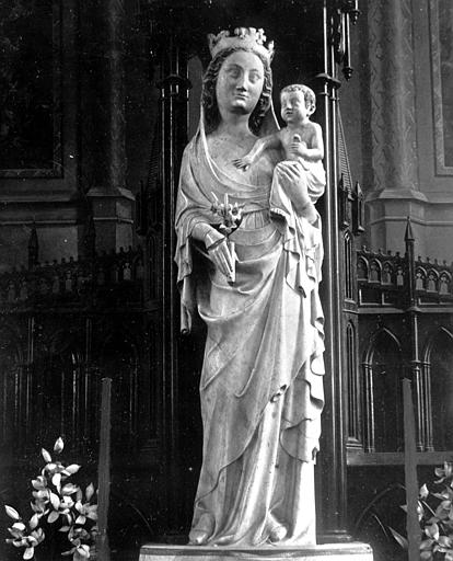 Statue de la Vierge à l'Enfant