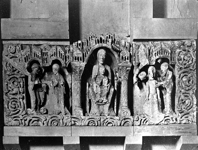 Bas-relief de retable : L'Annonciation, La Vierge à l'Enfant, Le Baptême du Christ