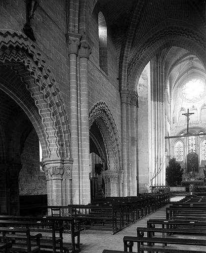 Vue intérieure de la nef vers le nord-est