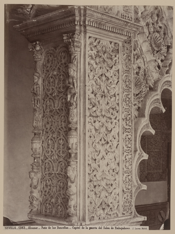 Cour des Jeunes filles ou patio de las Doncellas : Chapiteau de la porte de la salle des Ambassadeurs