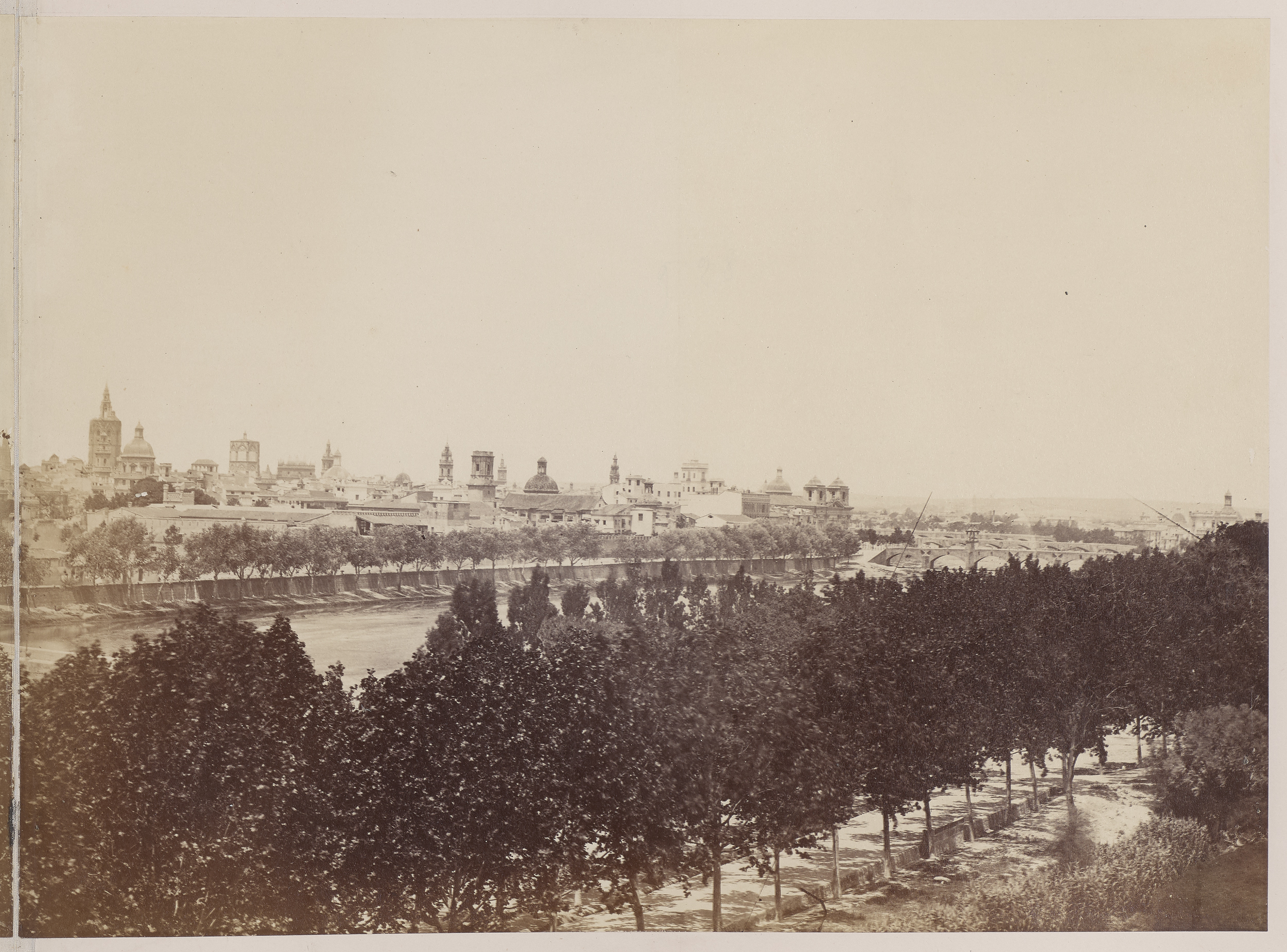 Vue panoramique des berges de la Turia