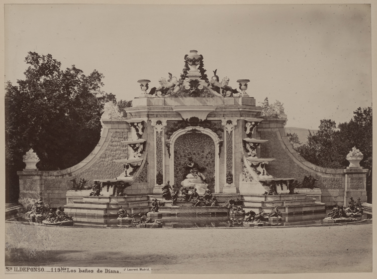 Fontaine des Bains de Diane dans les jardins du palais