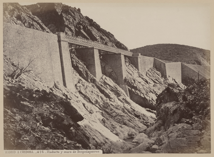 Viaduc et mur de soutènement