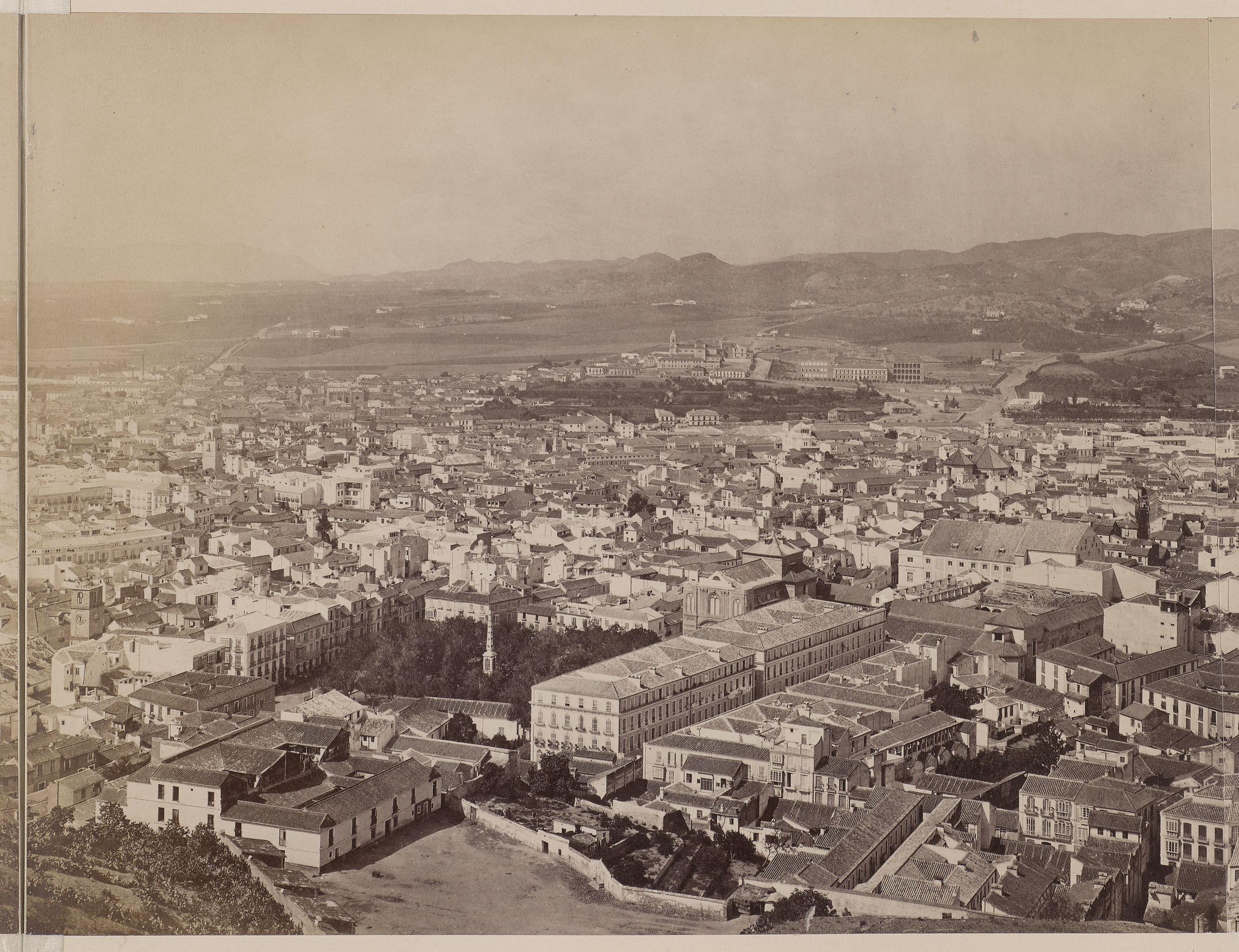 Vue panoramique de la ville depuis le château