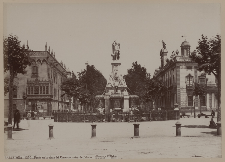 Place du Commerce ou Plaza del Comercio auparavant place du Palais
