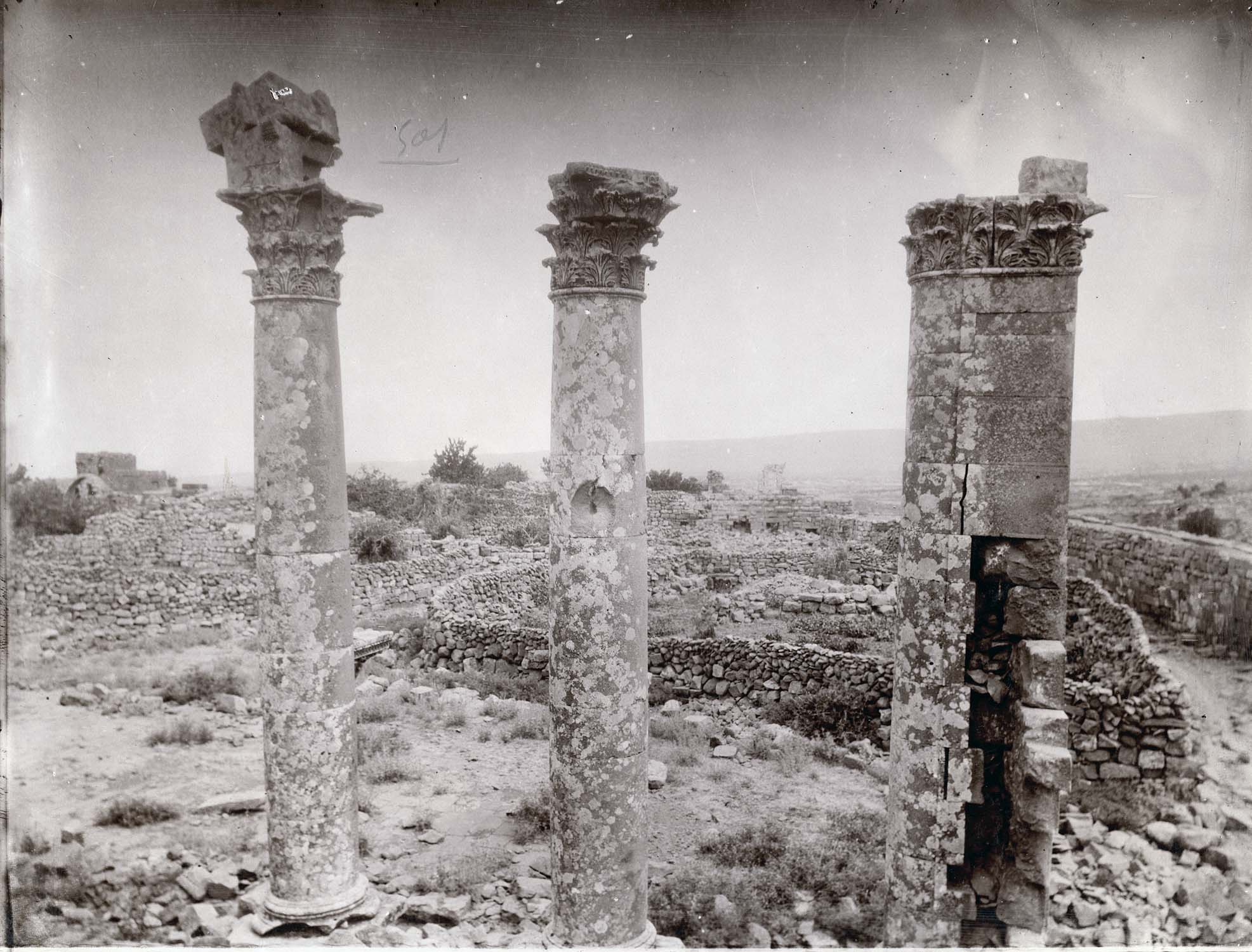 Colonnes de la première partie du complexe, prises du sud