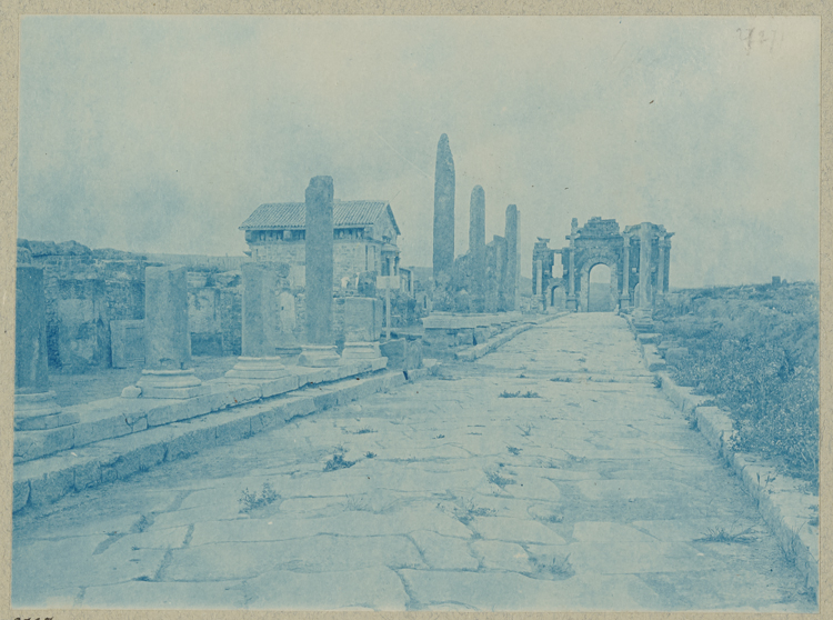 Arc de triomphe de Trajan et Decumanus maximus