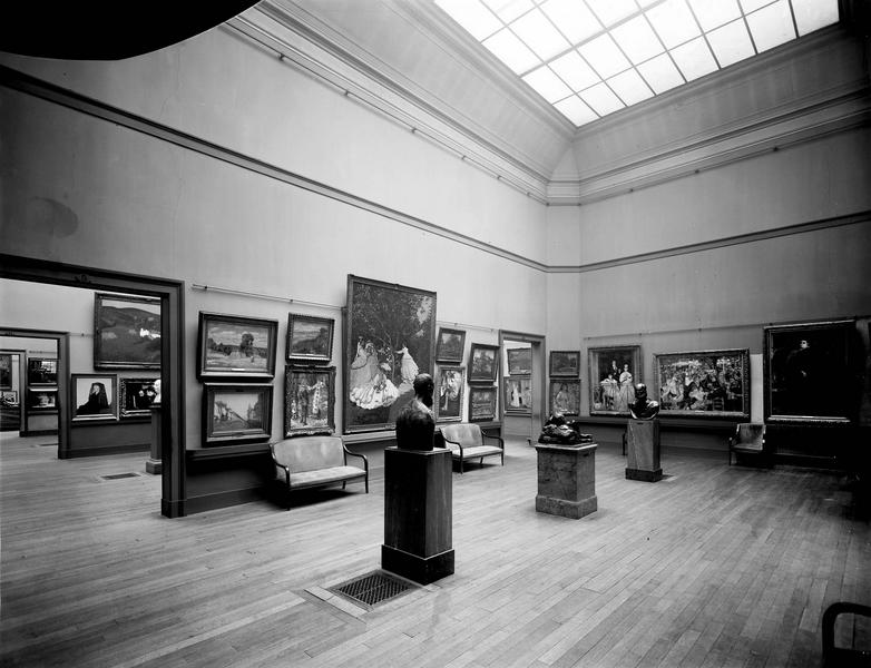 Salle de Peinture après la réorganisation, juin 1929 : au centre, « Femmes au jardin » de Claude Monet