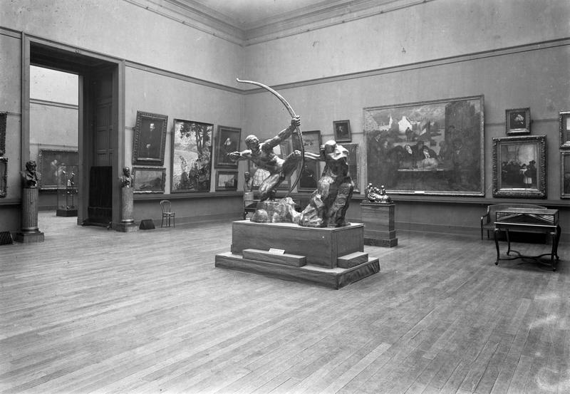 Salle de Peinture : au centre, « Héraklès archer », statue en bronze par Bourdelle