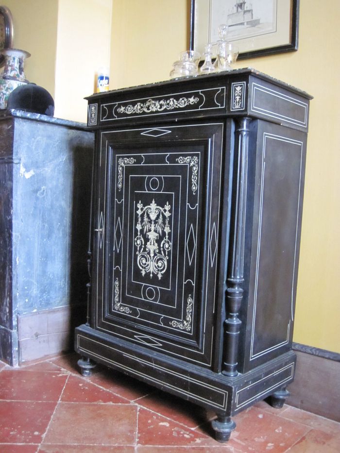 Buffet : meuble à hauteur d'appui
