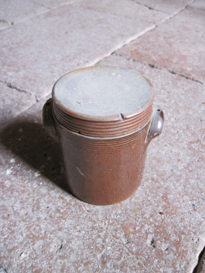 Pot à conserves : pot à graisse
