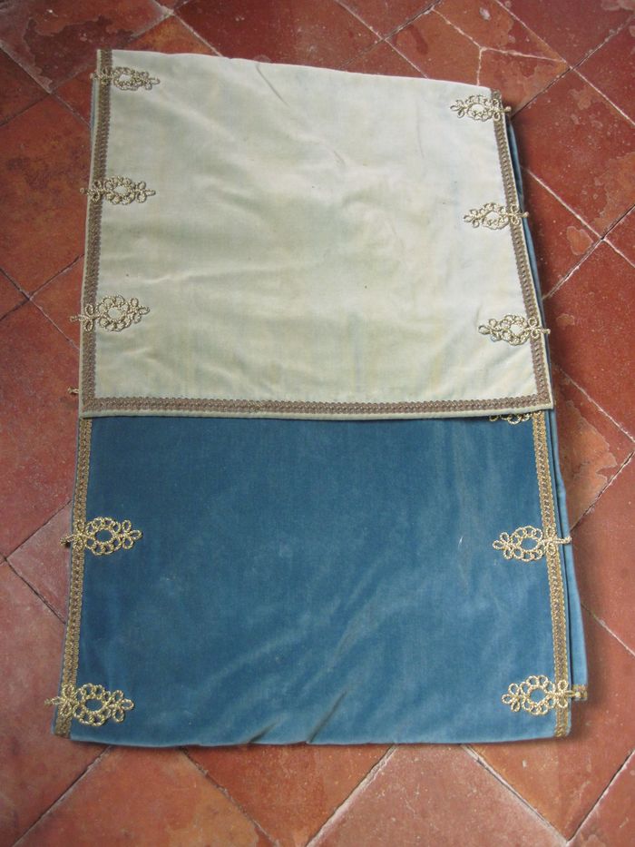 Pièce de tissu : Dessus de table