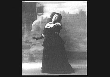 Marthe Chenal, soprano, dans 'Don Juan'