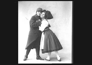 Léa Piron et Sonia Pavloff, dans 'Scène alsacienne'