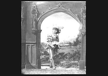 Mlle Norette, dans 'Le Premier Baiser'