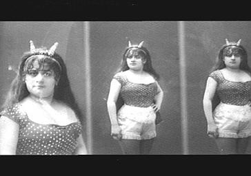 Mademoiselle Piccolo, dans 'La Cantinière'