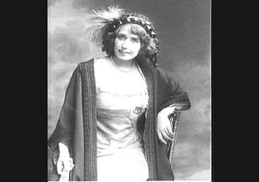 Mistinguett (Jeanne Bourgeois, dite), dans 'L'Ane de Buridan'