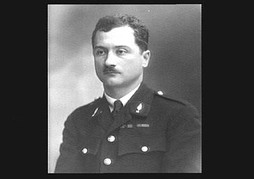 Roland Garros né Eugène Adrien Roland Georges Garros, aviateur français. Lieutenant pilote lors de la première guerre mondiale.