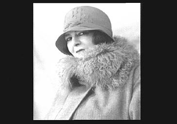 Jeanne Primitive Mette dite Madame Jane Catulle Mendès, écrivaine et poétesse française.