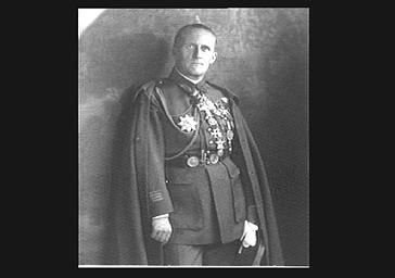 Commandant L'Hopital , capitaine à l'Etat-Major du maréchal Foch en 1922