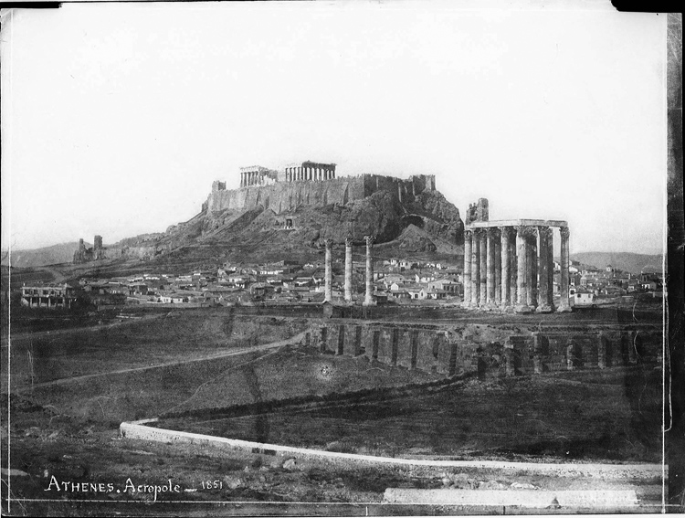 Temple de Zeus olympien, vue éloignée sur le Parthénon