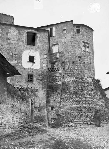 Tour des anciennes fortifications