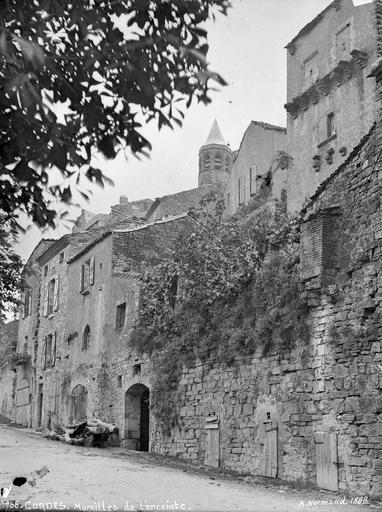 Maisons sur les anciennes fortifications