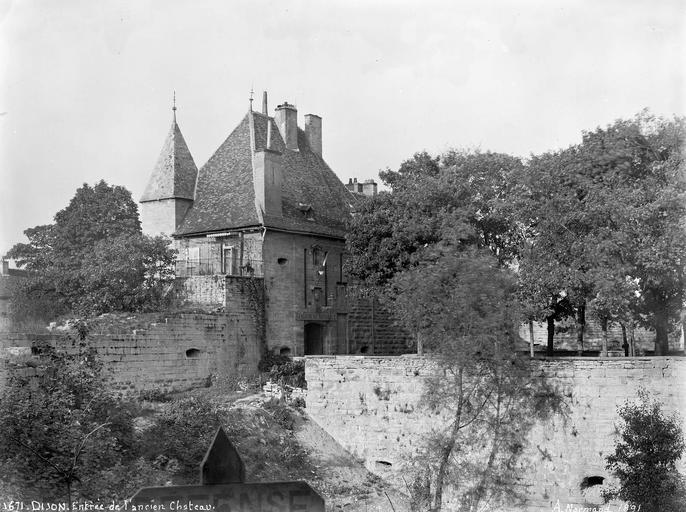 Châtelet d'entrée