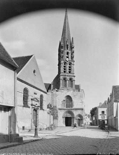 Façade ouest et clocher sur rue