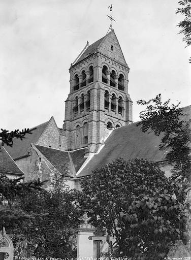 Ensemble nord et clocher vus du cimetière