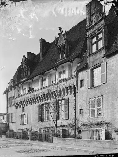 Façades Renaissance sur le quai de l'Isle