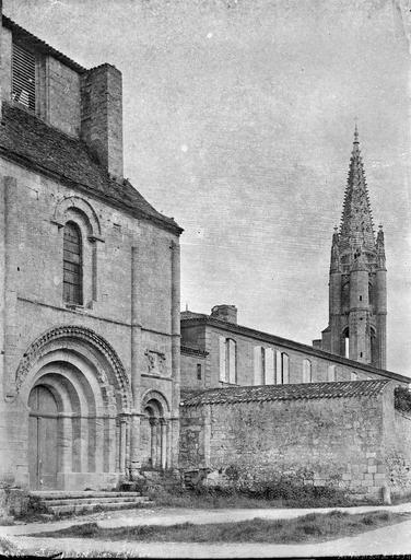 Façade ouest et clocher de l'église souterraine monolithe